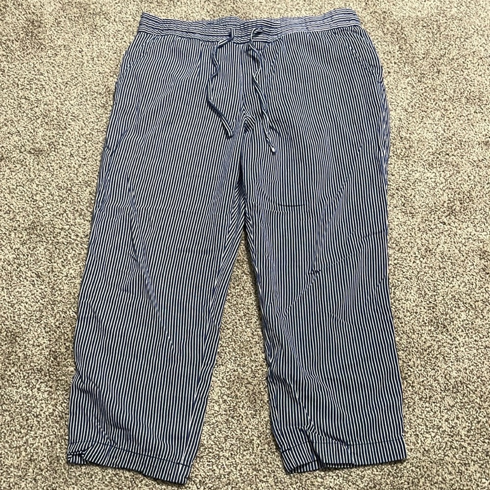 GAP capri pants women size L